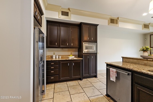 Building Photo - 605 Silverstone Rd
