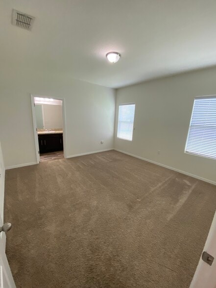Building Photo - 3033 Neverland Dr