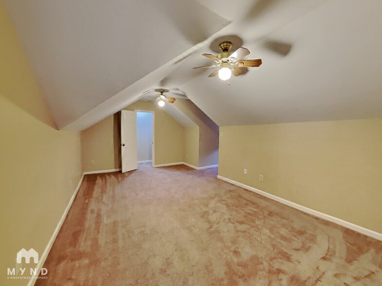 Building Photo - 2634 Bay Pointe Cir W