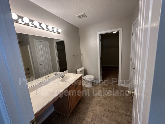 Building Photo - 6955 Lake Eaglebrooke Dr