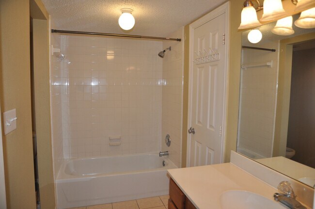 Building Photo - 3754 Tanglewilde St