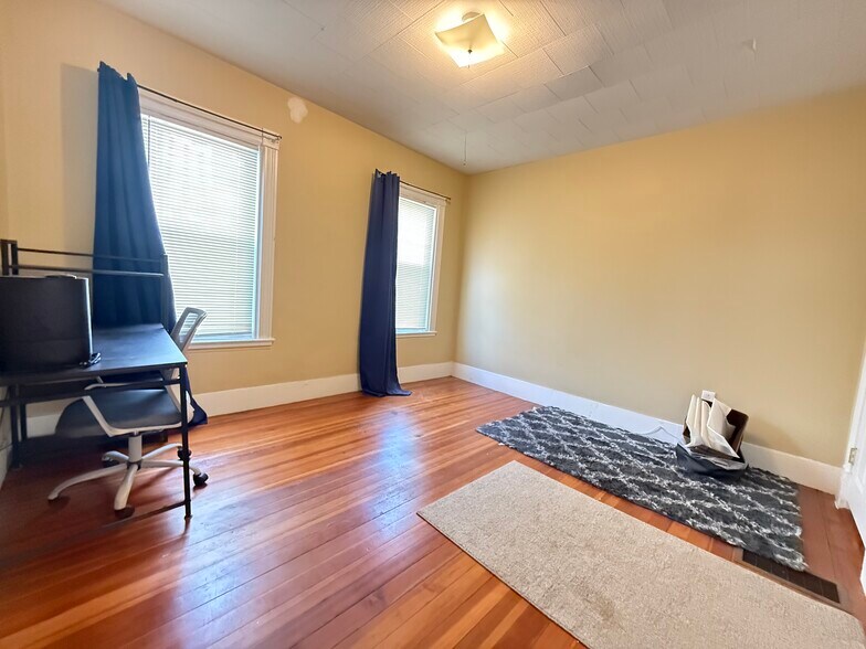 Building Photo - 53 Litchfield St