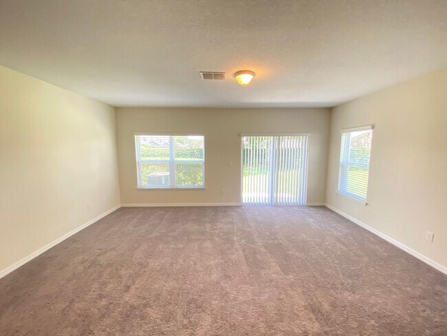 Building Photo - Beauiful Townhome in Tuscany Place. This i...