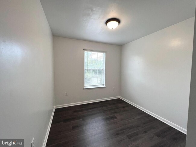 Building Photo - 513 Willow Ave