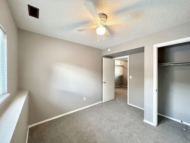 Building Photo - 3 Bedroom 1.5 Bath Home in Briargate with ...