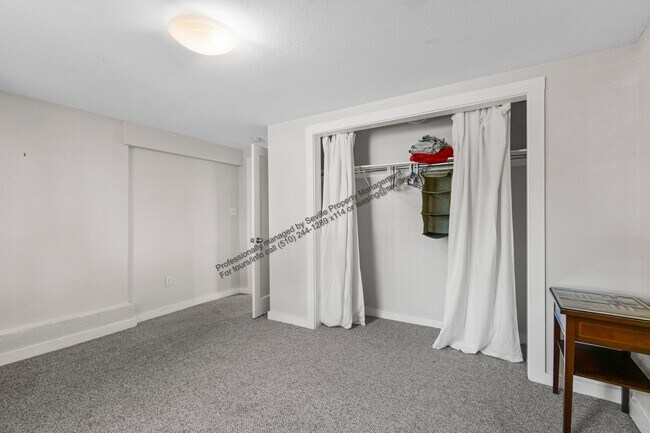 Building Photo - 3BD/1BA First-Floor Unit in West Oakland Duplex – All Utilities Included | $2,999/mo