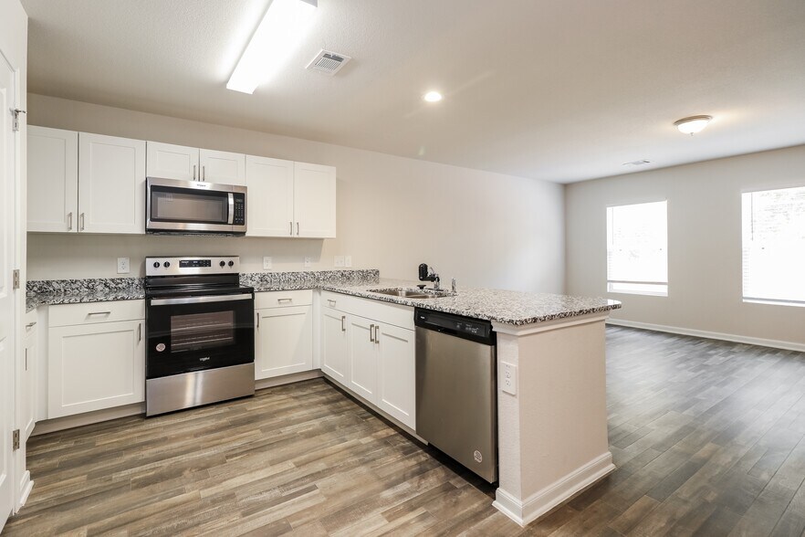 Building Photo - 14207 Green Wing Cir