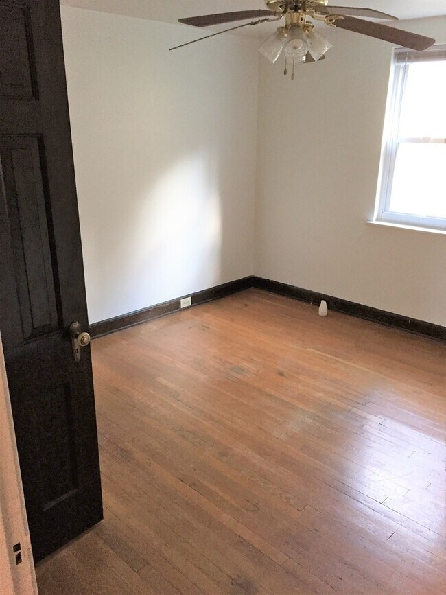 Building Photo - 1851 Capital Ave