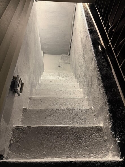 Building Photo - 216 Carnation Ct