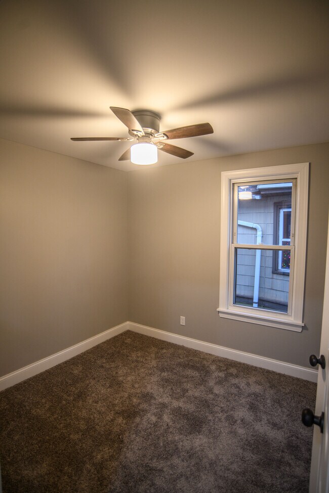 Building Photo - 453 Abbott Rd