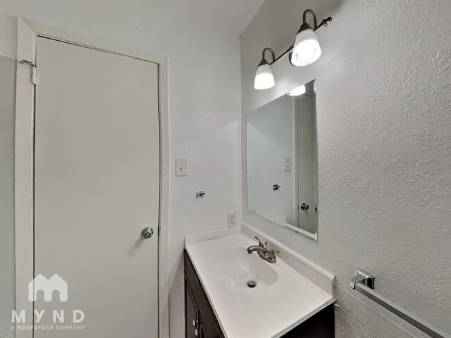 Building Photo - 2806 Wimbledon Ct