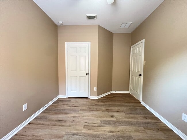 Building Photo - 23247 Dewflower Dr