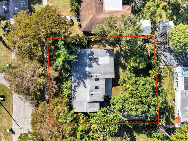 Building Photo - 16102 SW 98th Ave