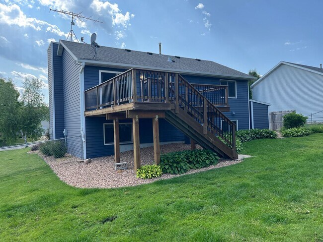 Building Photo - Beautifully Updated 4-Bed Home in Prime NW Location!