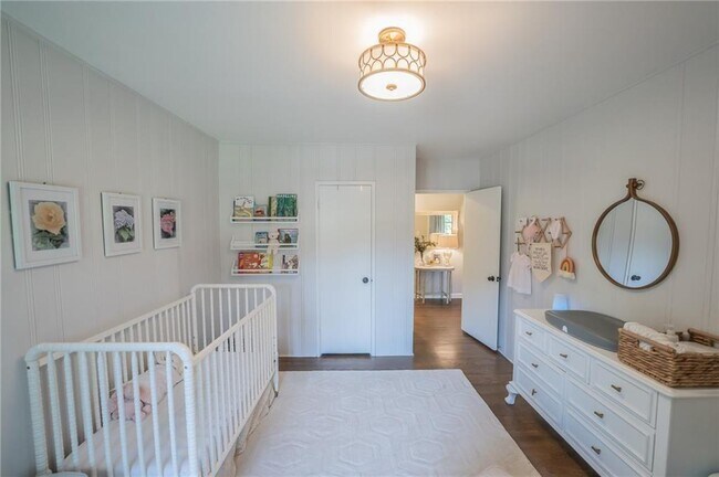 Building Photo - 1210 Lenox Cir NE