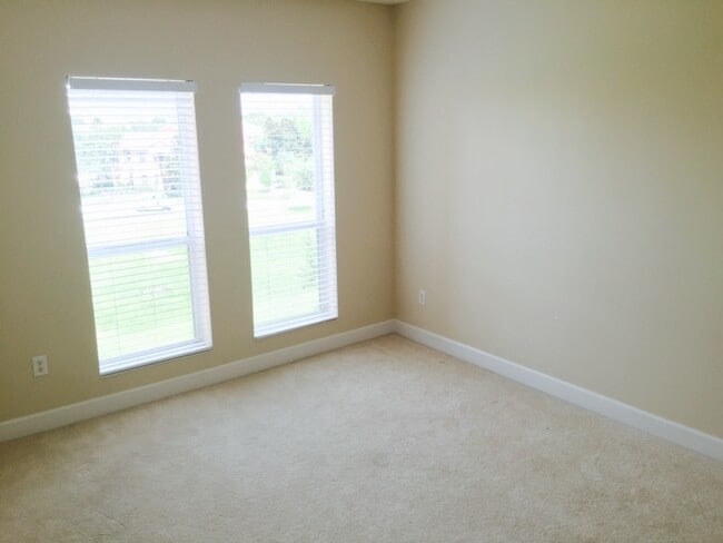 Building Photo - Luxurious 3 bed 2 bath condo with Great View in Toscana!!!