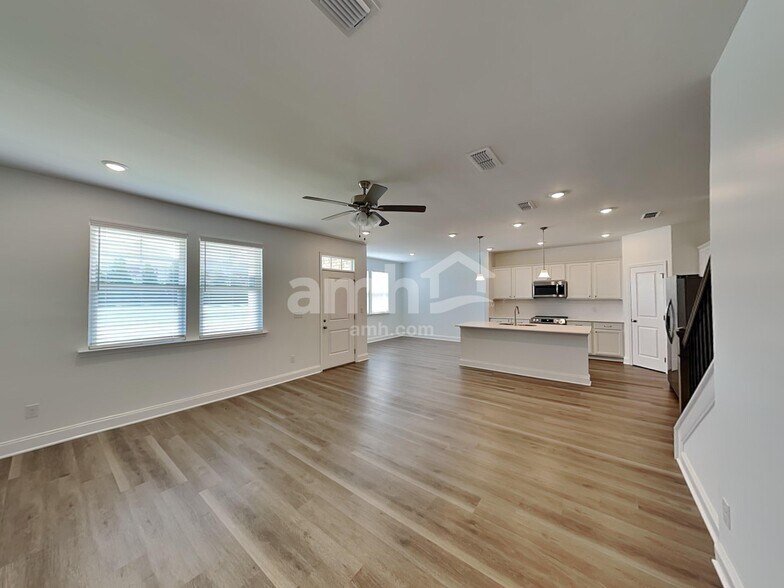 Building Photo - 210 Argea Dr