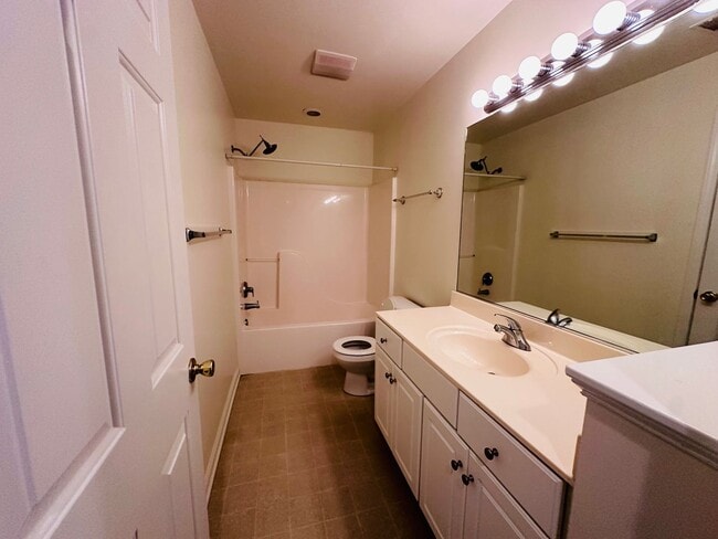 Building Photo - 4 Bedroom 3 Bath House