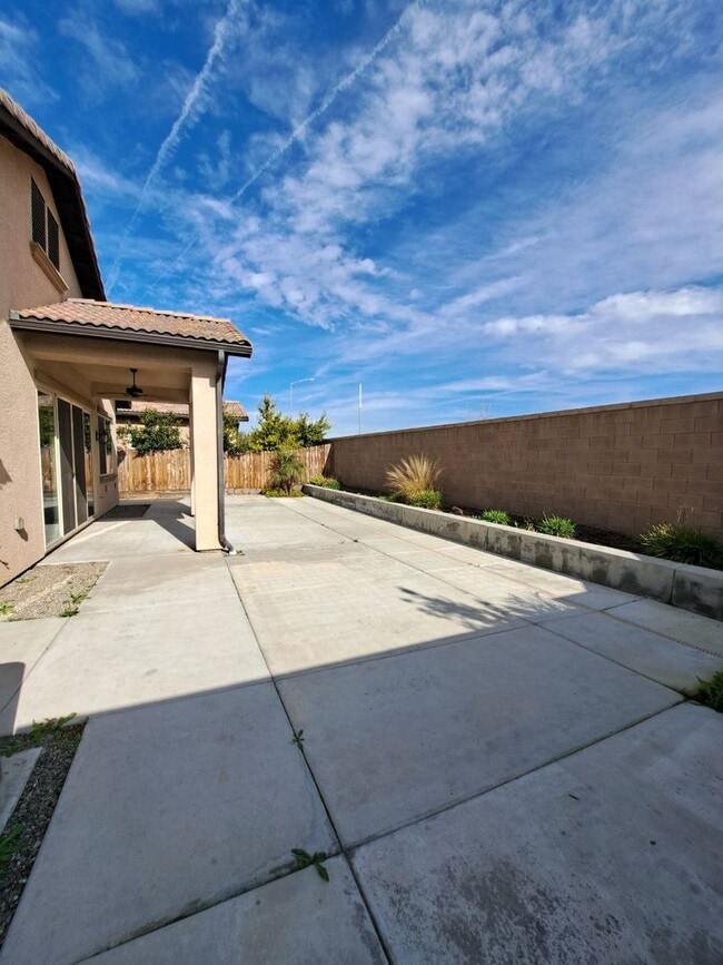 Building Photo - Beautiful 4 Bedroom Home In Clovis!