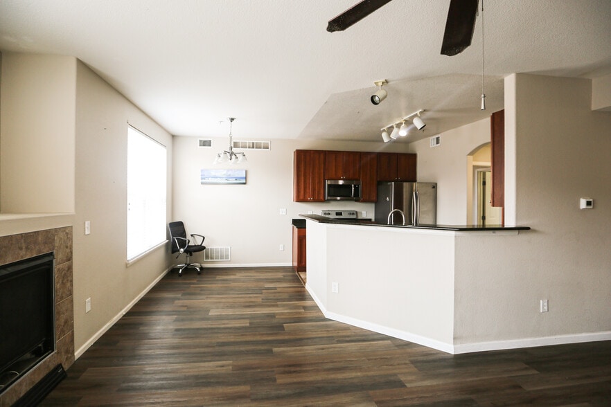 Building Photo - 3100 Blue Sky Cir
