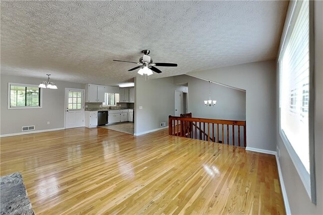 Building Photo - 151 Castleair Dr NE