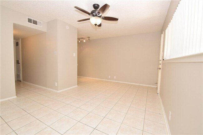 Building Photo - 2404 Longview St