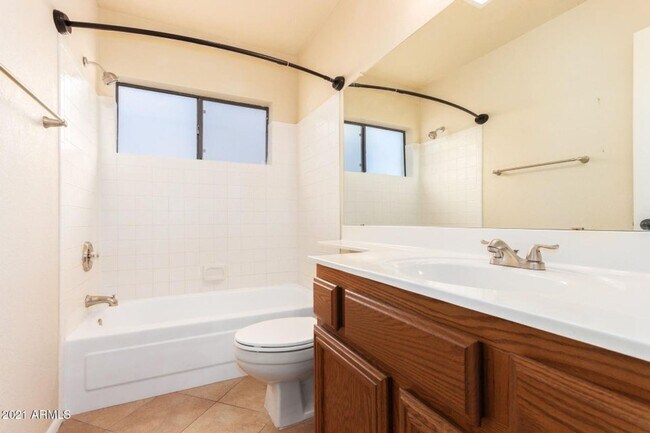 Building Photo - Gorgeous 2/2 bed/bath in North Phoenix by ...