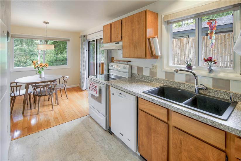 kitchen - 9506 SW 50th Ave
