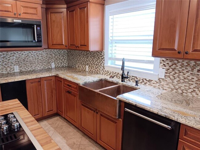 Building Photo - 1302 Amble Ln
