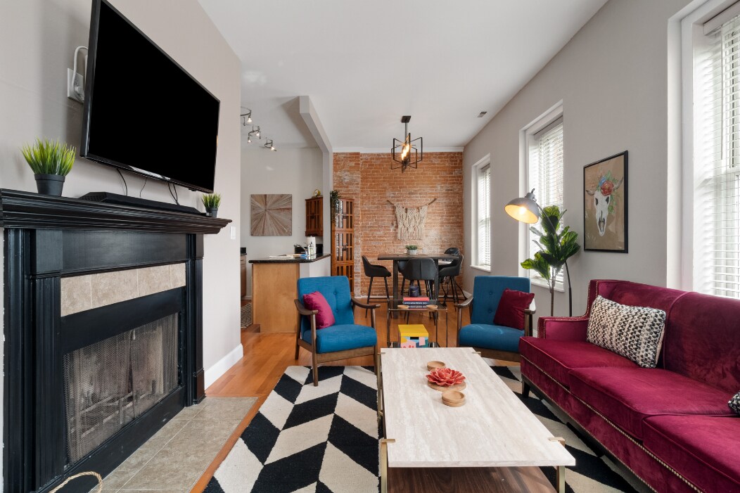 Stylishly Furnished 2-Bedrooom Condo! - 1703 S 11th St