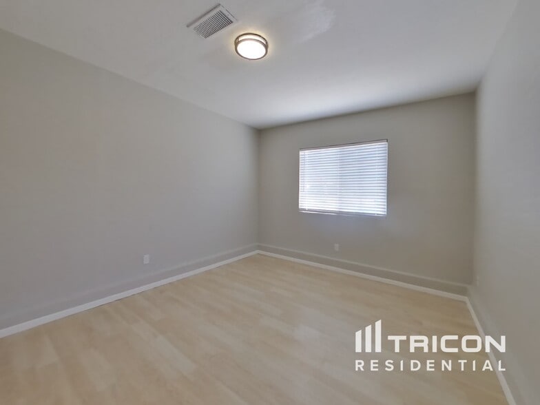 Building Photo - 12505 Conejo Rd NE