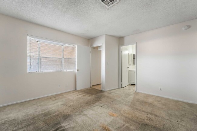 Building Photo - Spacious One-Bedroom Condo for Rent!