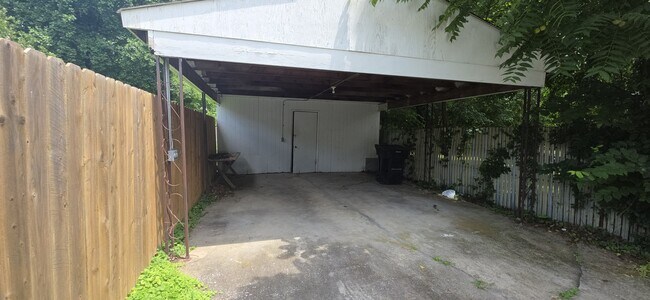Building Photo - 504 E Vine St