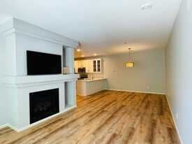 Living rmw/ gas fireplace - 739 Maple Hills Dr