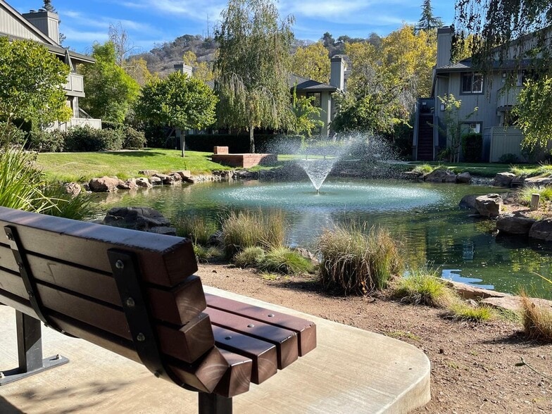 Community - 2008 La Terrace Cir