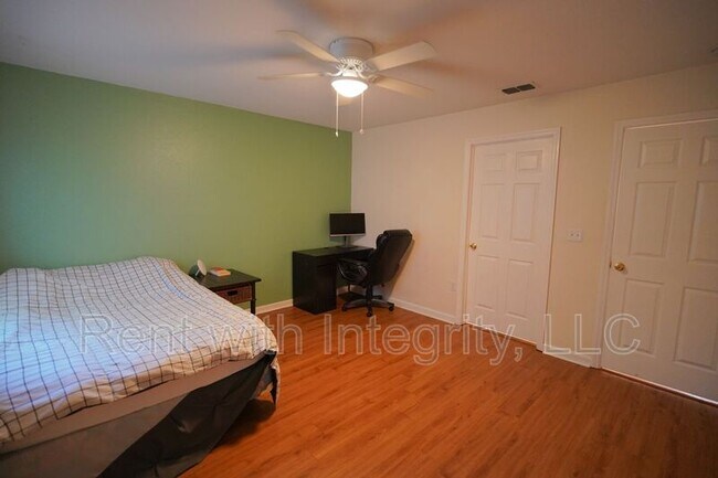Building Photo - 4434 Gearhart Rd