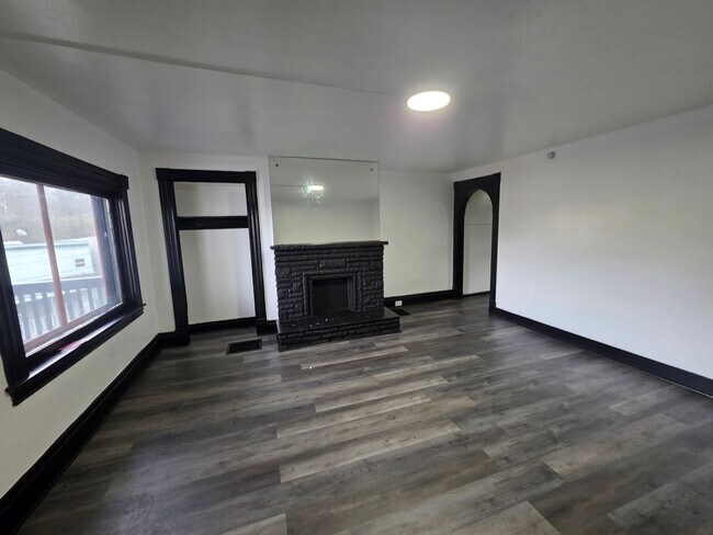 Building Photo - Newly Updated 2 bedroom 1 Bath House for rent!