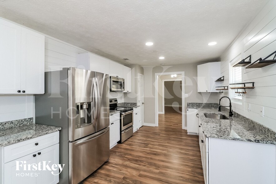 Building Photo - 1399 Ashbrook Dr NW