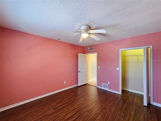 Building Photo - 1355 Drew St