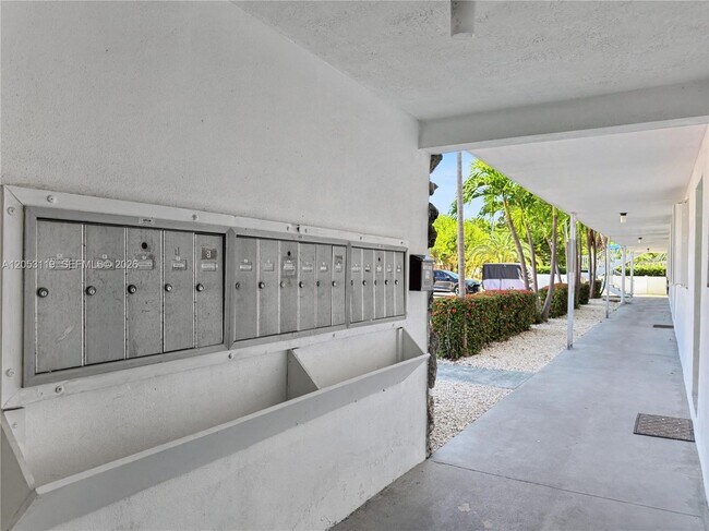 Building Photo - 5301 Ocean Terrace