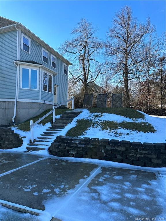 Building Photo - 60 Southdown Dr