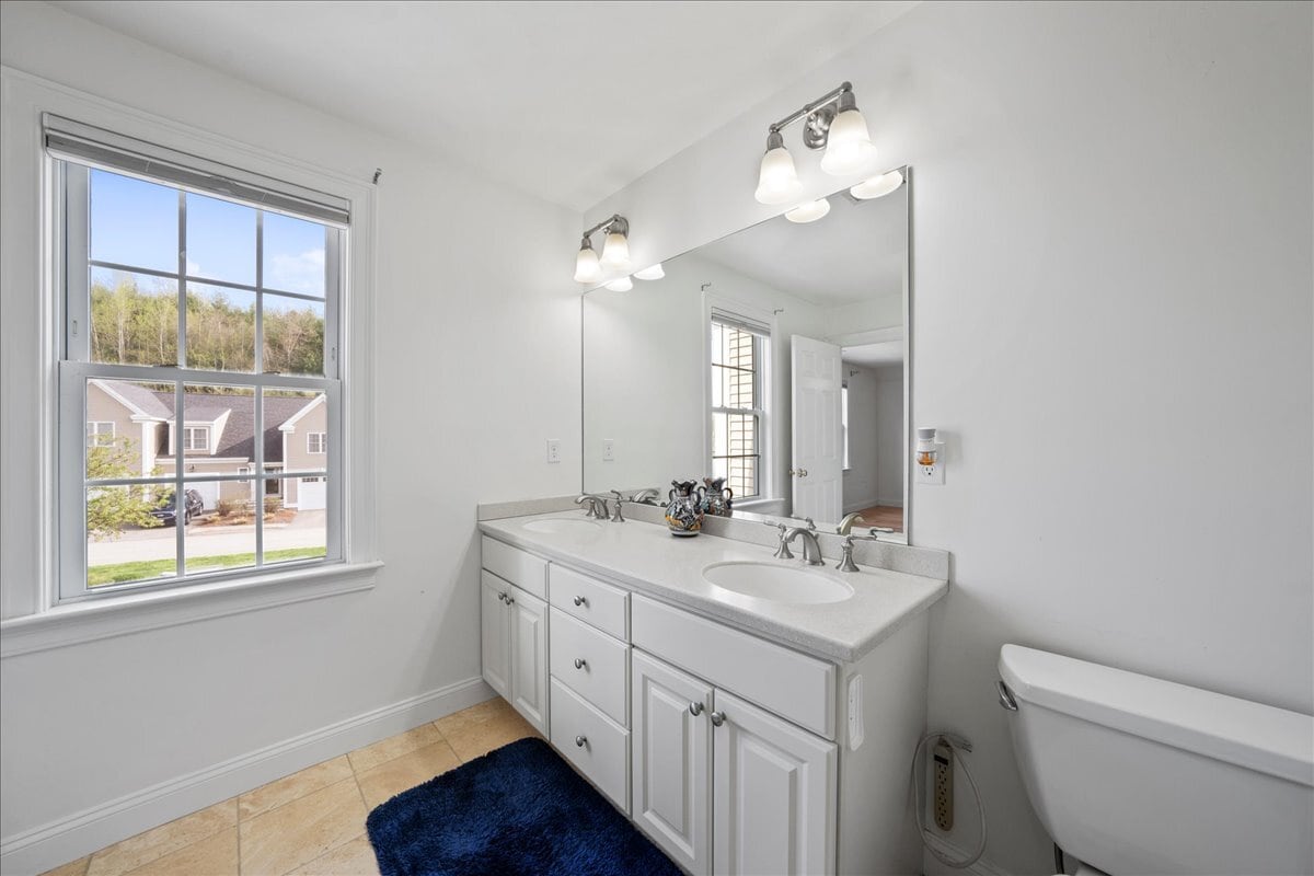 Building Photo - 6 Longview Cir