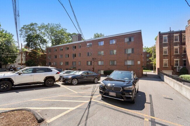 Building Photo - 133 Beaconsfield Rd
