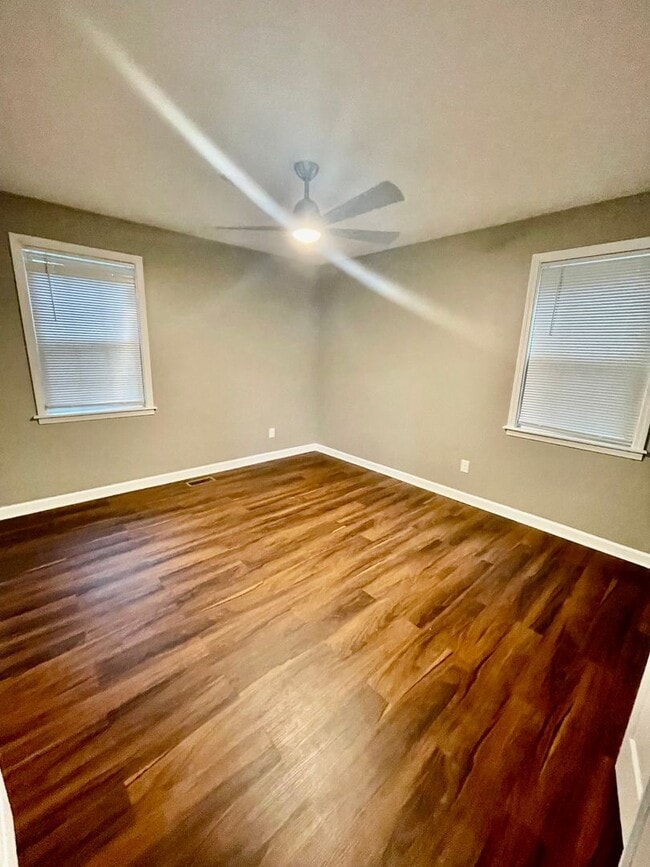 Building Photo - Welcome to this stunning 3-bedroom, 2-bath...