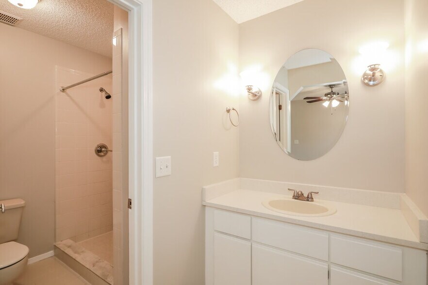 Building Photo - 1752 St Ives Dr