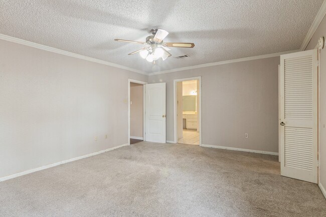 Building Photo - 10815 Cypresswood Dr