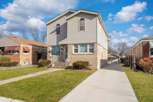 Building Photo - 301 Bohland Ave