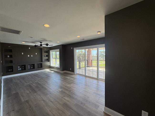 Building Photo - 118 Captains Ln