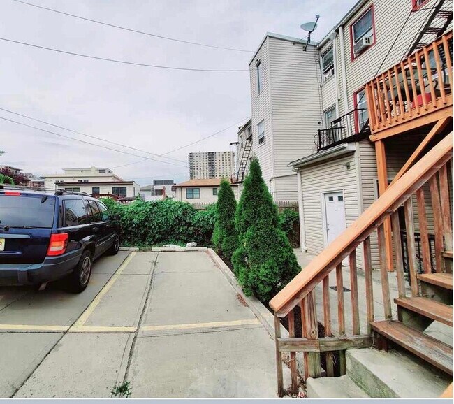 Building Photo - 298 Paterson Plank Rd