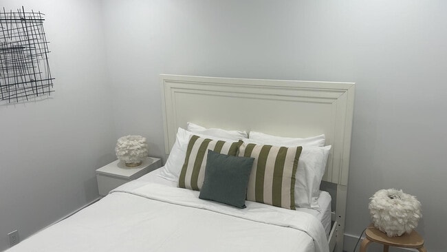 Building Photo - 3201 SW 9th Ave